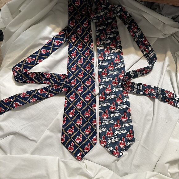 2 RM SPORT CLEVELAND INDIANS MLB PATTERN NECK TIES 1995 1996 100% Silk Tie - Picture 3 of 16